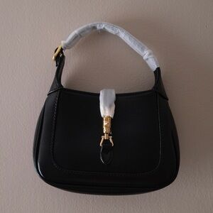 Small Black Leather Handbag w/Piston Closure